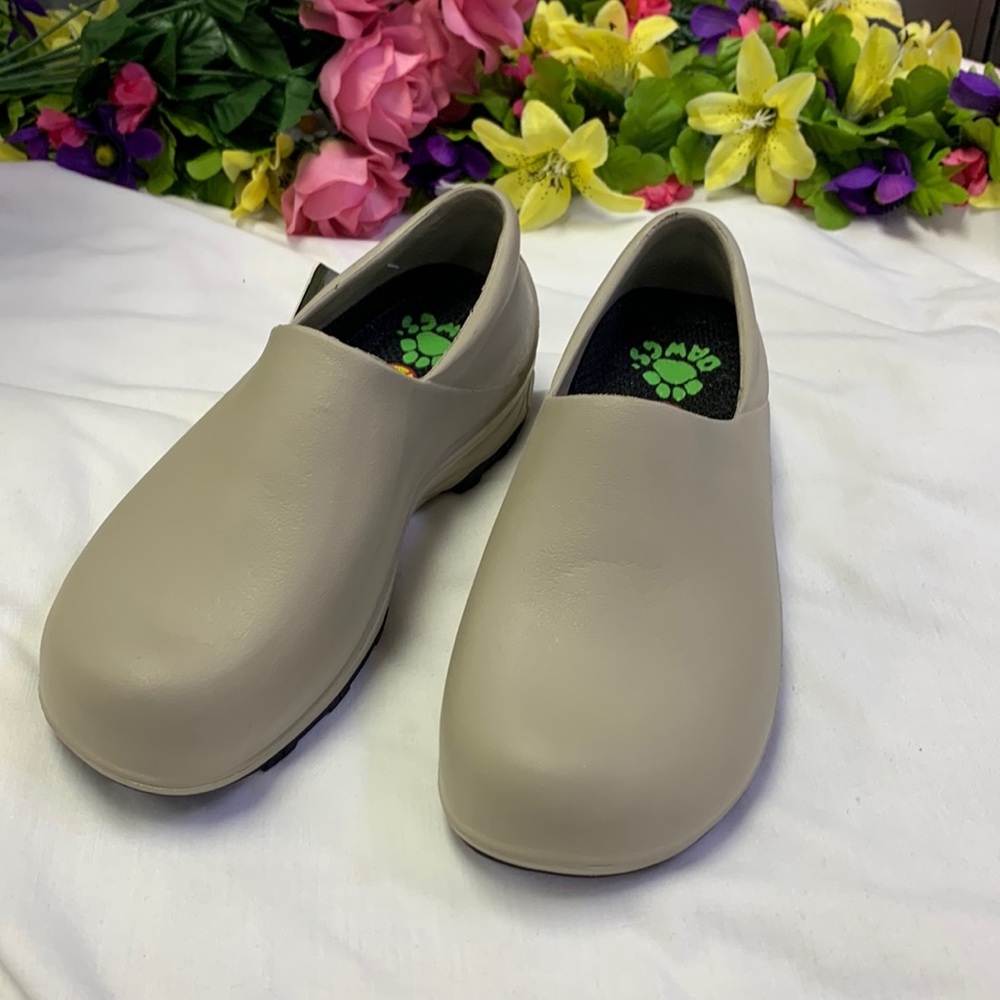 NWT Dawgs Slip on Shoe
